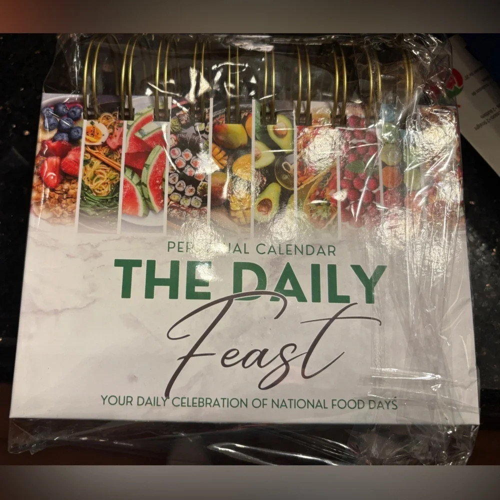 NIB The Daily Feast Perpetual Desk Calendar National Food Days VTPM Foodie Gift